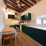 Borgo Santa Croce * Floransa